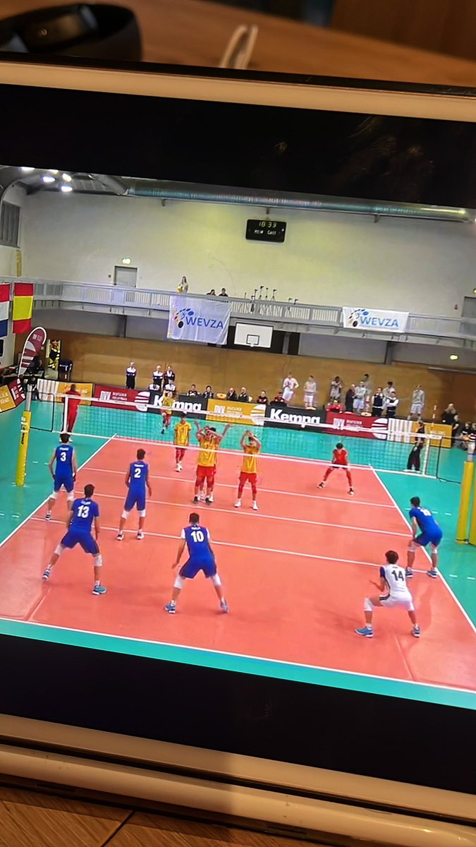 Dovale_9's tweet photo. Estoy muy contento de que hoy vuelve la SVM pero los #miniredlynxes U18 es un espectáculo verlos jugar 🤟🏾🏐 https://t.co/7SSmejr1Zg