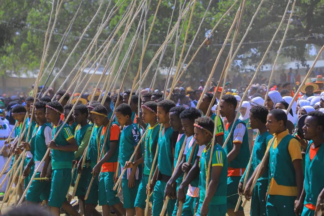 Alarusi1's tweet photo. 4/5
ክብርት ዶ/ር ነጃት ግርማ የሀላባ ህዝብ የፓርላማ ተወካይ ላደረጉልኝ መልካም ግብዣ እና ልዩ መስተንግዶ እንዲሁም ይህን ልዩ  መርሃ ግብር ላዘጋጁ እና ለለስኬታማነቱ የበኩላቸውን አስተዋጽኦ ያበረከቱ አካላትን ሁሉ ከልብ ላመሰግን እወዳለሁ። https://t.co/jWWAcoUeeL
