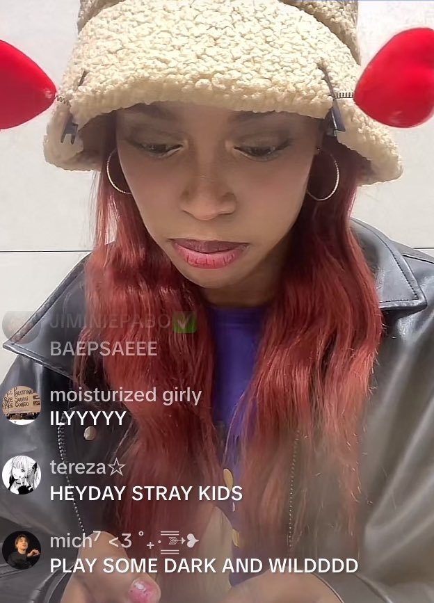 blackswandefend's tweet photo. Fatou usually  plays song suggested by fans in comments stop spreading lies. https://t.co/E4stP8LrEZ