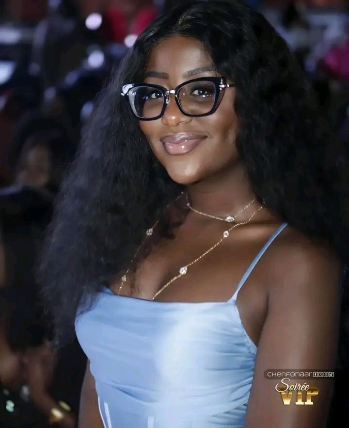 SajinGoat's tweet image. Fossette+ lunette = 😍❤️