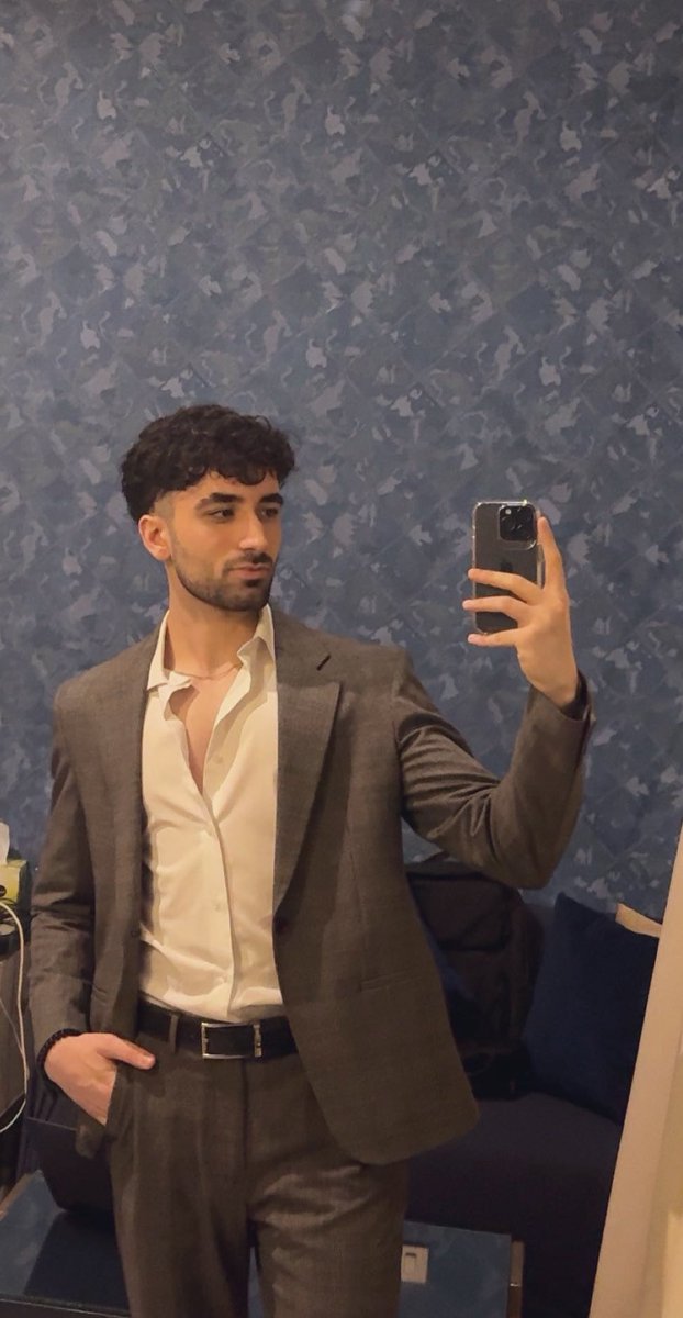 SaimRafi7's tweet photo. Repping the same suit at every function 👍 https://t.co/XVIddgAhMB