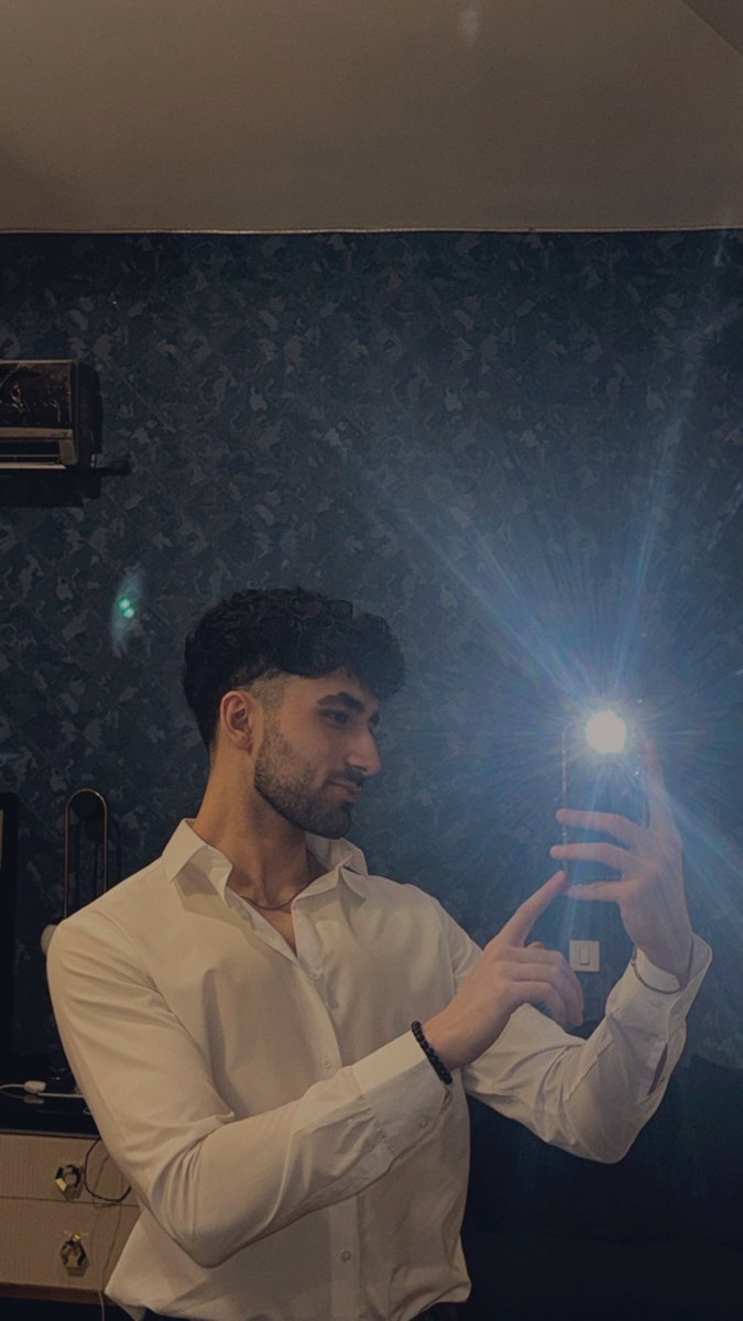 SaimRafi7's tweet photo. Repping the same suit at every function 👍 https://t.co/XVIddgAhMB