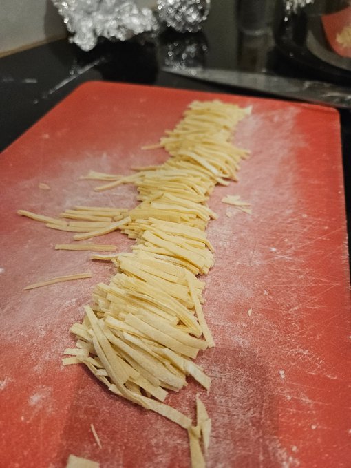 Nie ma to jak pomidor&oacute;wka z własnych pomidor&oacute;w i z wlasnorecznie zrobionym makaronem🤤 https://t.co/o