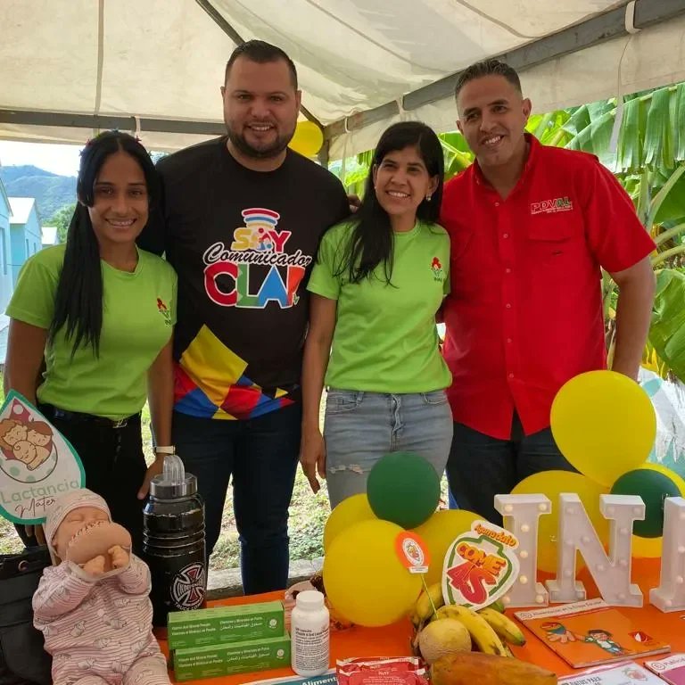 AlimentarAnz's tweet photo. #Anzoátegui|| El equipo de la tropa verde también tuvo participación en la #FeriaDelCampoSoberano que se llevó a cabo en la BMS Robert Serra 17 de Junio de la parroquia El Carmen del municipio Simón Bolívar  💪
#PlanProteinaVictorioso
#FeriadelCampoVictorioso https://t.co/UEw90iUvMe