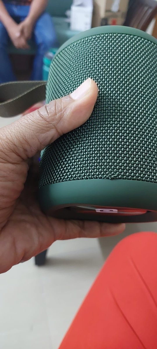 SaiMenon1's tweet photo. @amazonIN ordered this product and got it delivered today, clearly a defective tampered piece. Now customer care is also being uncooperative to provide a refund. This is looting your customer! Very disappointing customer service. @amazon 
#amazon #CustomerServiceFail #ScamAlert https://t.co/jnkhYxGdQW