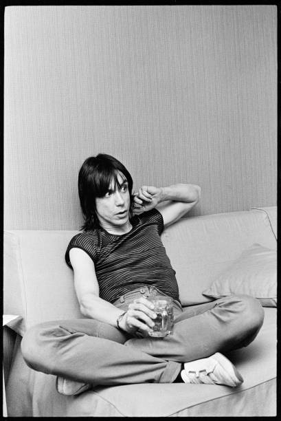 Iggy Pop in a Manchester Hotel room, England, 7th February, 1980. 📸 Virginia Turbett