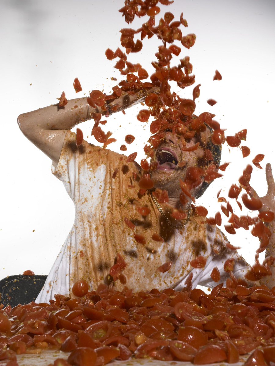 blurcatalogue's tweet photo. Damon fucking drowning in tomatoes for Oxfam's Make Trade Fair campaign, 2005. Similar photographs were taken of Thom Yorke of Radiohead and Michael Stipe of R.E.M. https://t.co/DcDqowrrZm
