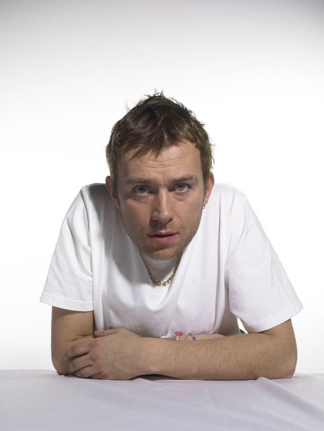blurcatalogue's tweet photo. Damon fucking drowning in tomatoes for Oxfam's Make Trade Fair campaign, 2005. Similar photographs were taken of Thom Yorke of Radiohead and Michael Stipe of R.E.M. https://t.co/DcDqowrrZm