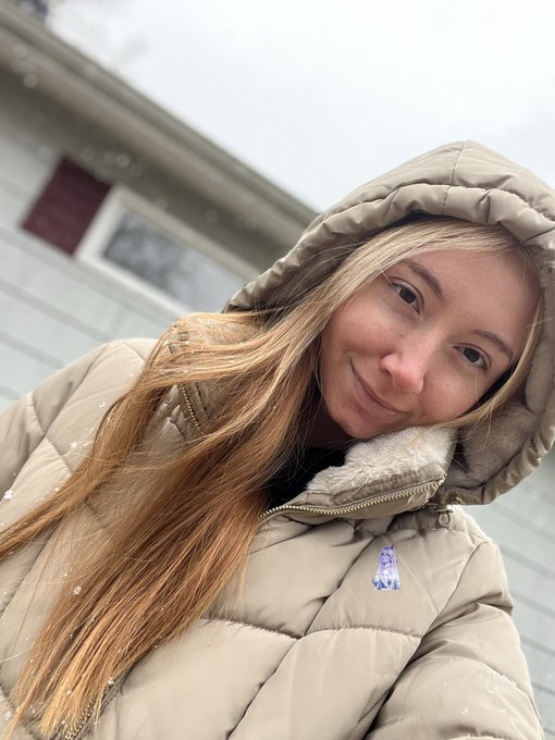 Gmornin it snow o&rsquo;clock! Stay warm today 🔥 https://t.co/TCF0OBriz3