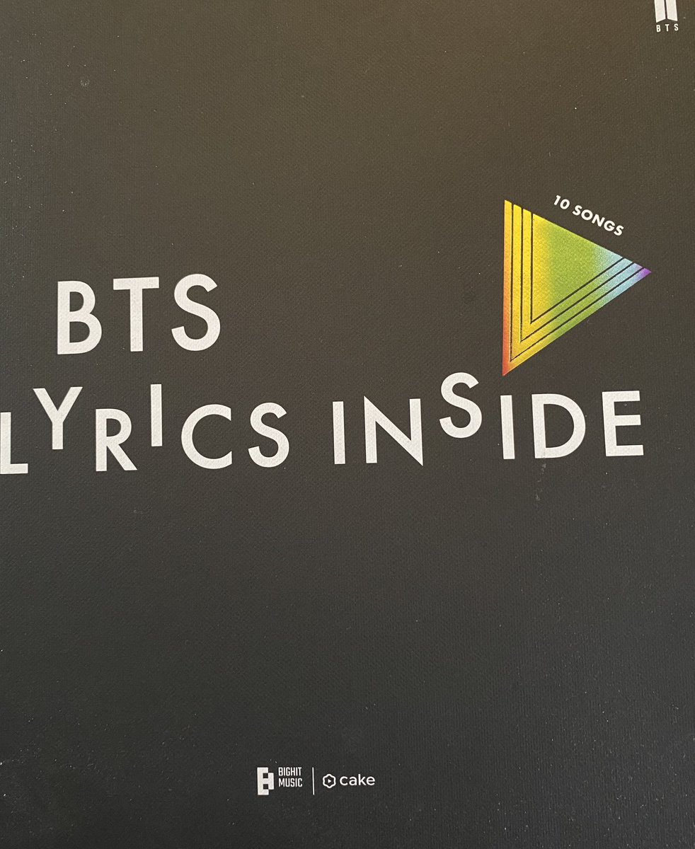 WRBP_TheEternal's tweet image. WHAAAATTT?!? No waaaayyy!!
I’m in TWO books??

Lemme see….I bet it’s in my Library…HERE IT IS!!!! HOW DID SONG MOT SEE THIS!! Must have been during the move…

#BTSLyricsInside
#OfficialSource
#RM #Jin #SUGA #JHope #Jimin #V #Jungkook
