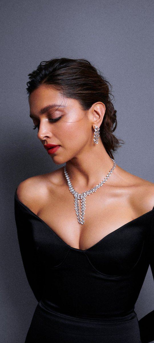 GDLY2O9bEAAJRCc?format=jpg&name=medium