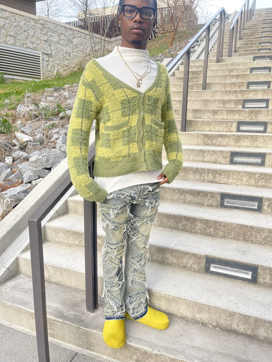 tyytrimm's tweet photo. got mohair on my sweater det be that Marni shit 🤷🏽‍♂️ #cantletup https://t.co/hrnfeBqICF