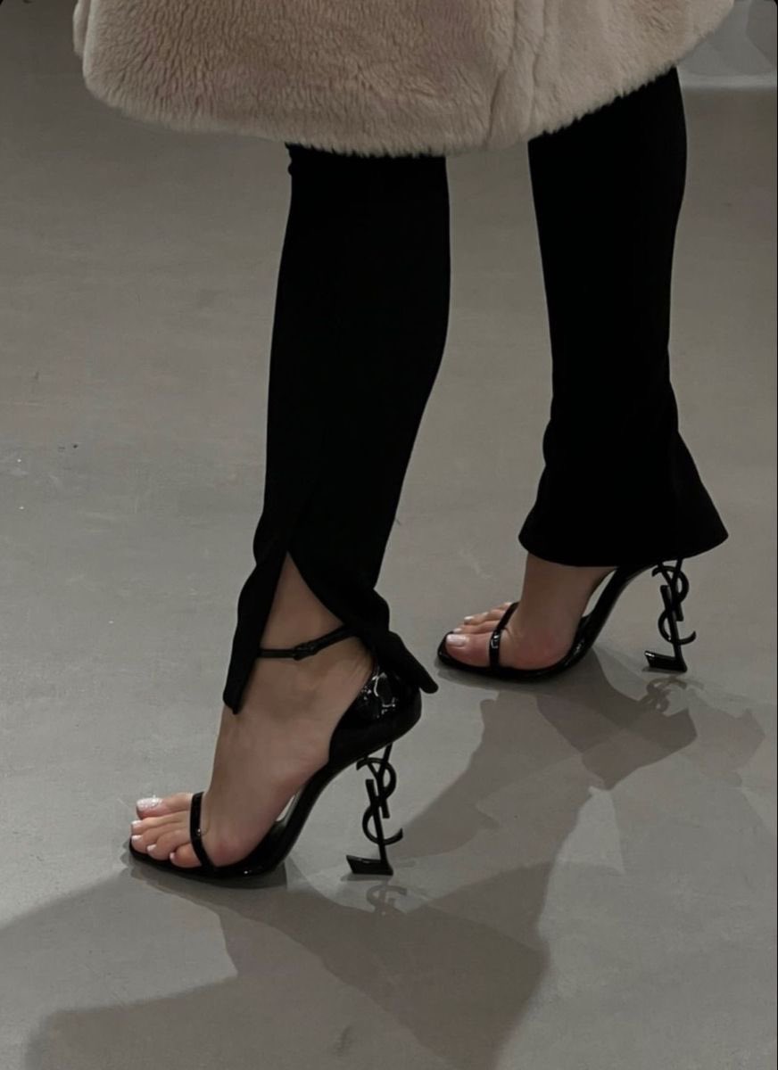 classic YSL heels ✨🖤