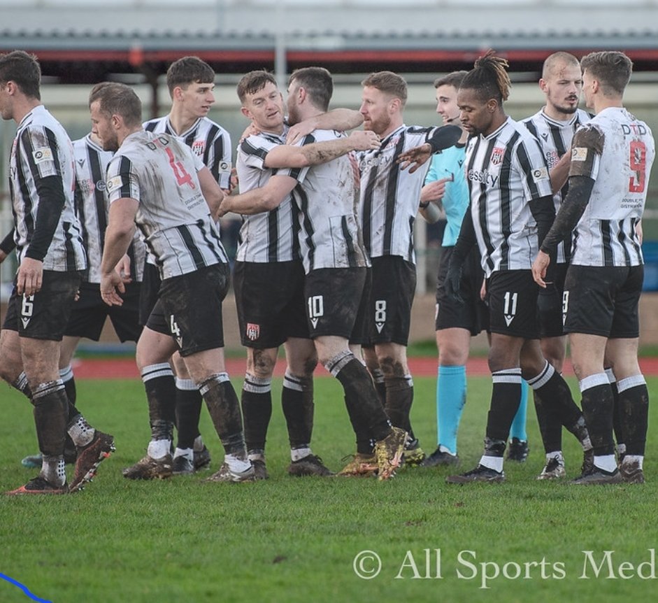 FlintTownFC's tweet photo. 🤩 @LewisJaySirrell

𝐃𝐞𝐛𝐮𝐭 𝐖𝐢𝐧. ✅️⚫️⚪️

#FTU https://t.co/vToUi6LHQJ