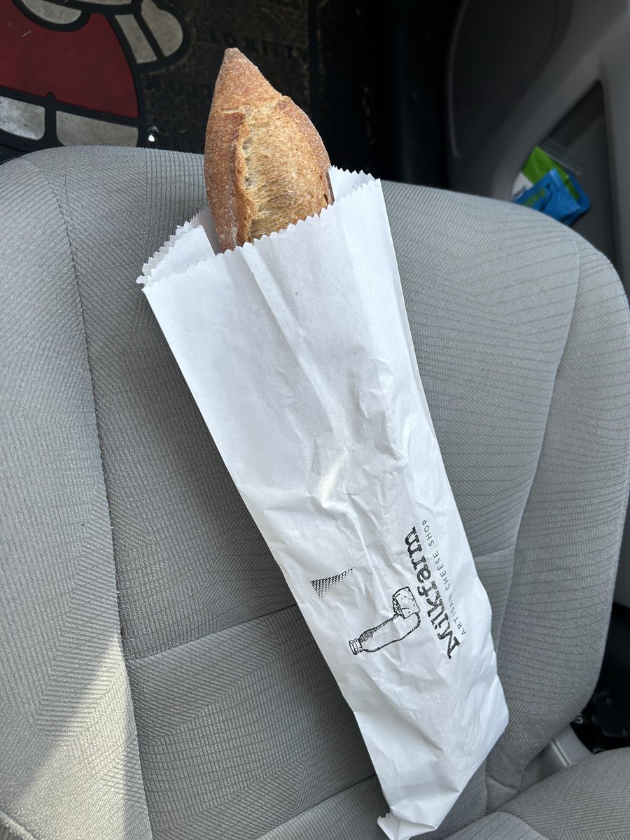 citizenrobot's tweet photo. I like when you get a baguette and then it becomes a friend who is running errands with you https://t.co/qZ9kao09I8