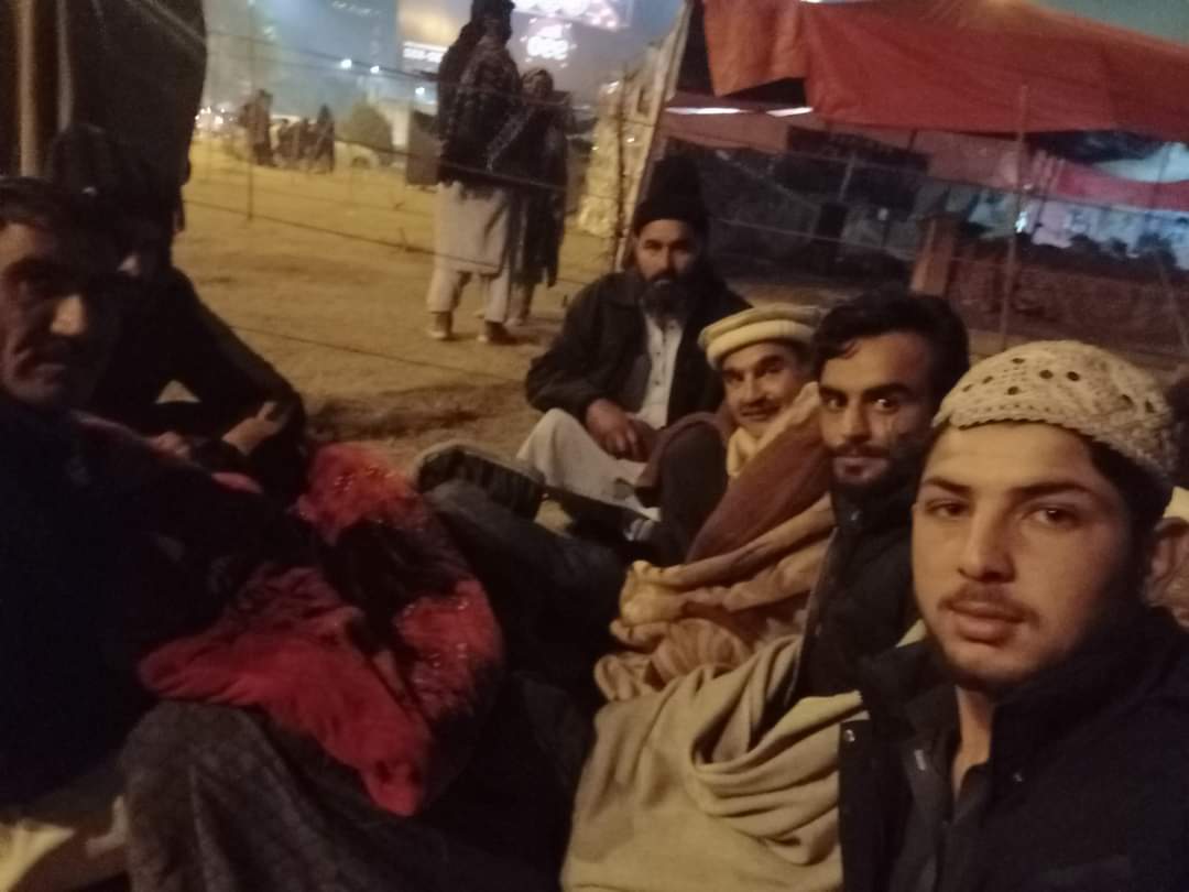 mohsin_khanii's tweet photo. پی ٹی ایم سوات کبل کے کوآرڈینیٹر آفتاب خان @AftabEsufxai #سوات کے لاپتہ افراد کے فیملیز کے ساتھ اس وقت اسلام آباد میں بلوچ لانگ مارچ میں موجود ہیں۔

 #MarchAgainstBalochGenocide
#ReleaseAllMissingPersons #StopPashtunGenocide
#ReleaseManzoorPashteen 
#WhereIsManzoorPashteen https://t.co/0RzzneLh2t