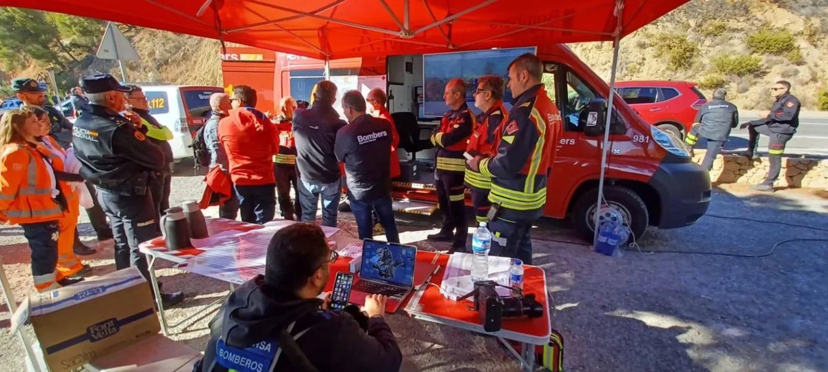 CompromisCalp's tweet photo. Des de Compromís volem agrair a tots els serveis d'emergències que han treballat durant hores en l'extinció de l'incendi forestal que ha afectat Altea Hills, el Mascarat i Toix. https://t.co/P2axK7RwST