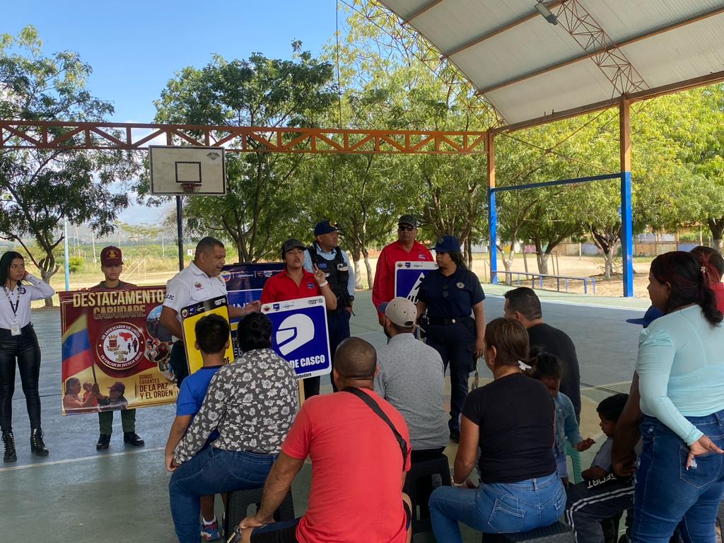 InttContigo's tweet photo. #06En | La Oficina #INTT Cabudare junto a los #OSC se encuentran desplegados en las calles del municipio Palavecino, para generar Conciencia Vial por la Vida y la Paz, potenciando la Gran Misión Cuadrantes de Paz,
#ElTerrorDeLosIngleses https://t.co/zTSJSc8o5L