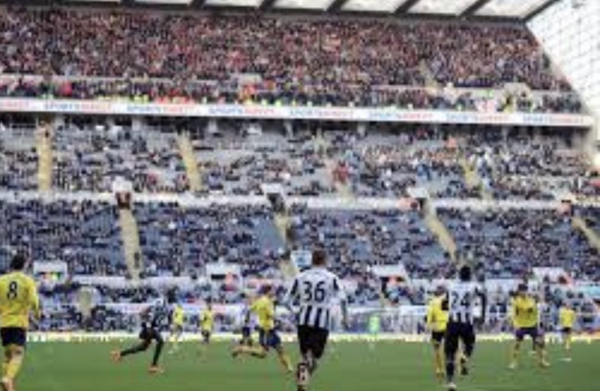 RejectedBook's tweet photo. Picture 1 - Newcastle fans (lower tier) losing at home to us . . . 

Picture 2 - Our fans when losing at home to the Mags

There are levels to support . . . 

Enjoy your victory - it’s been a long time coming. 

#SAFC https://t.co/erlgOgGAEP