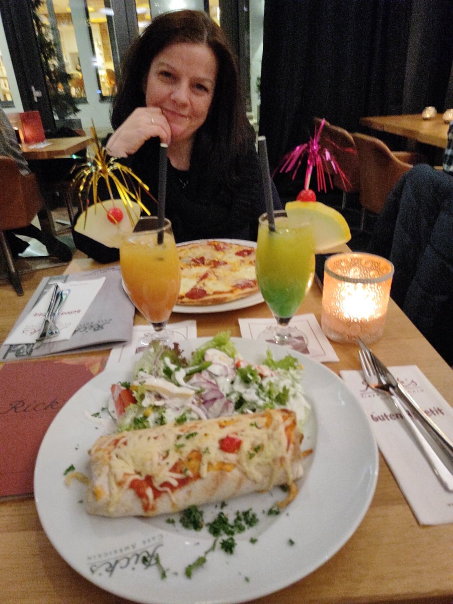 Dani240480's tweet photo. Girls night Out😊🥳🍹 https://t.co/dN3KfVItH3