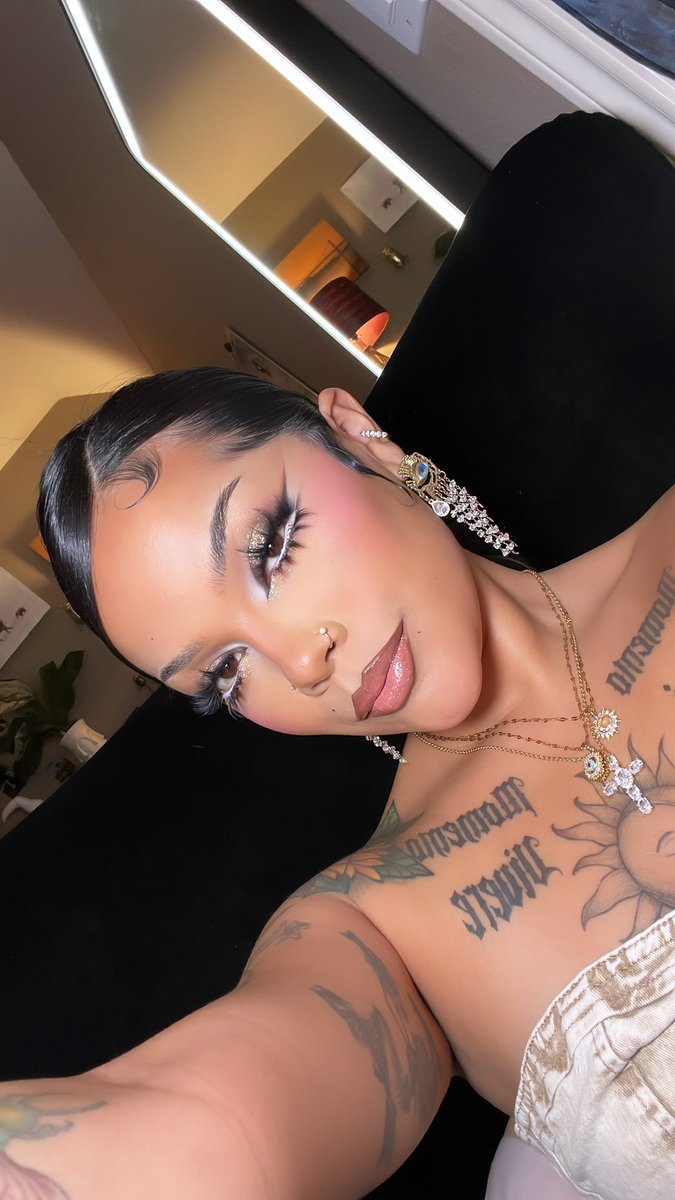 mariasgolden's tweet photo. glam https://t.co/T9DLRRWLlU