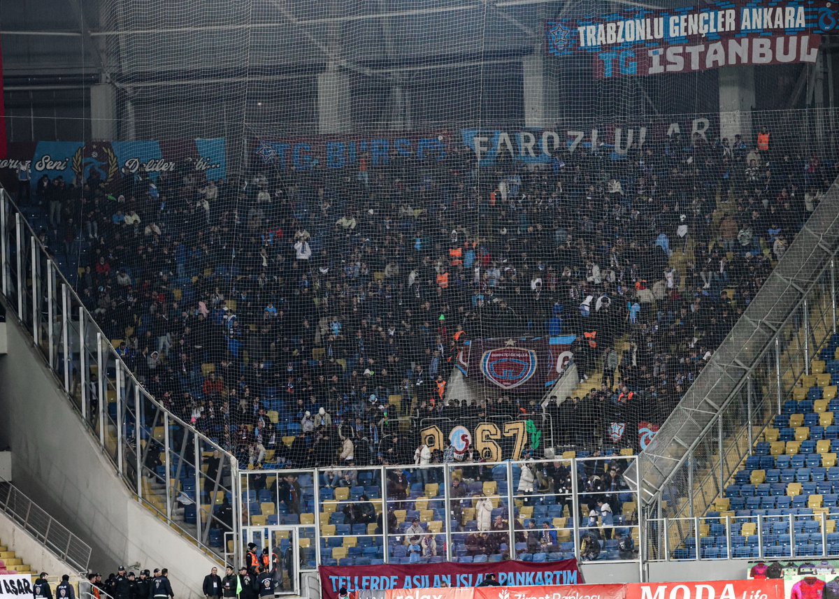 Trabzonspor's tweet photo. MKE Ankaragücü deplasmanında takımımızı yalnız bırakmayan taraftarlarımıza teşekkür ederiz.