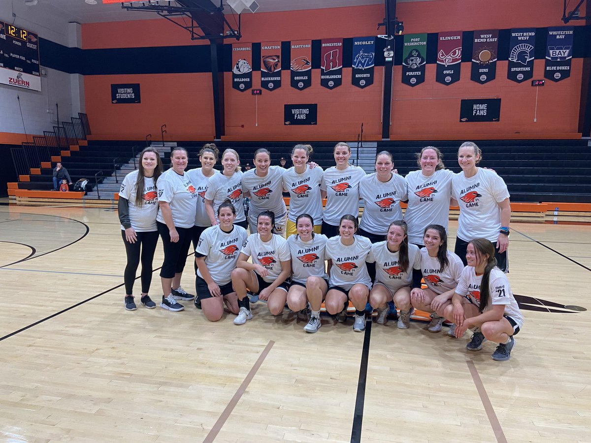 HUHSGbasketball's tweet photo. Fun scenes from our Alumni Game! https://t.co/VtqAn7FNTI