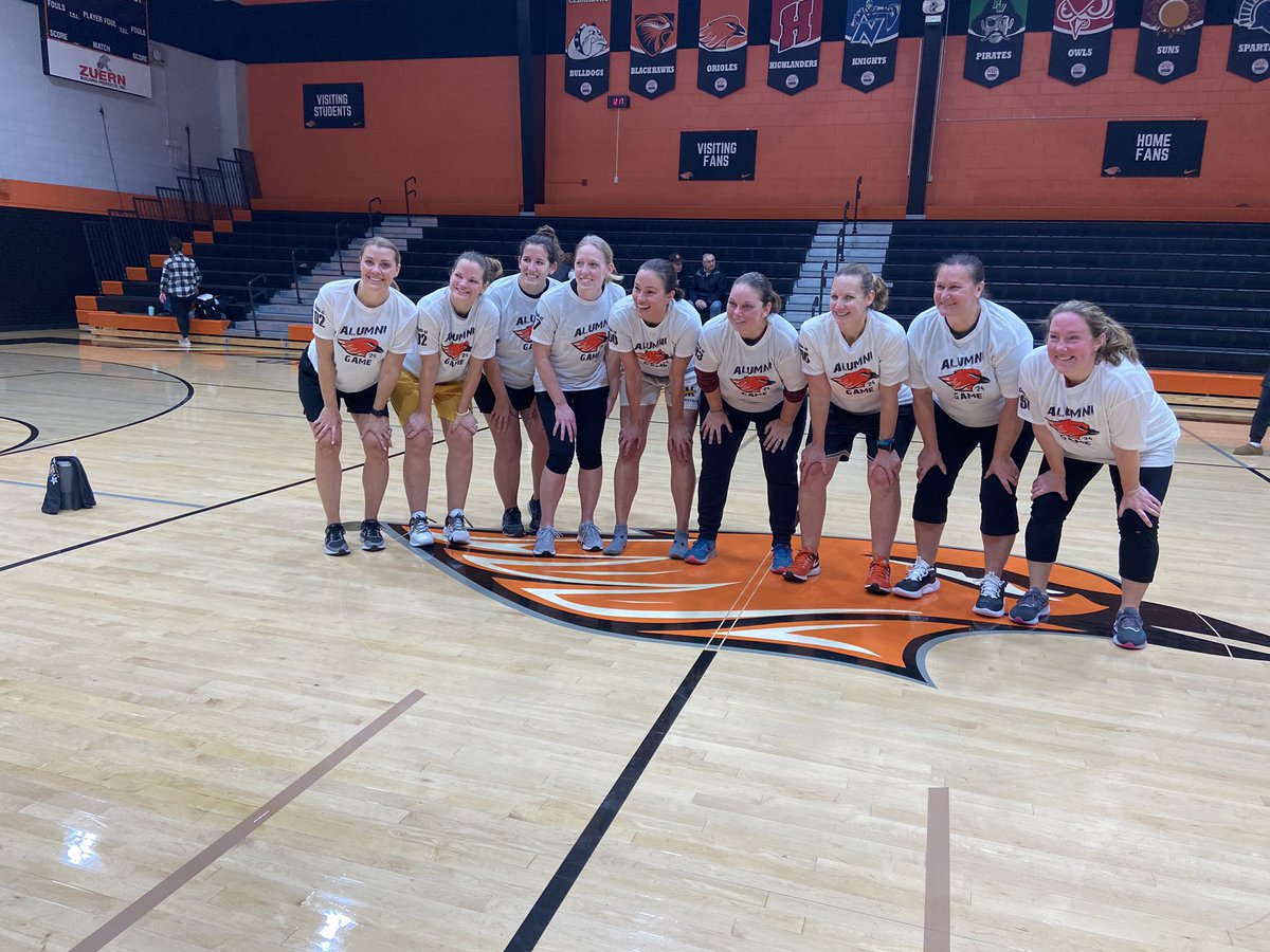 HUHSGbasketball's tweet photo. Fun scenes from our Alumni Game! https://t.co/VtqAn7FNTI
