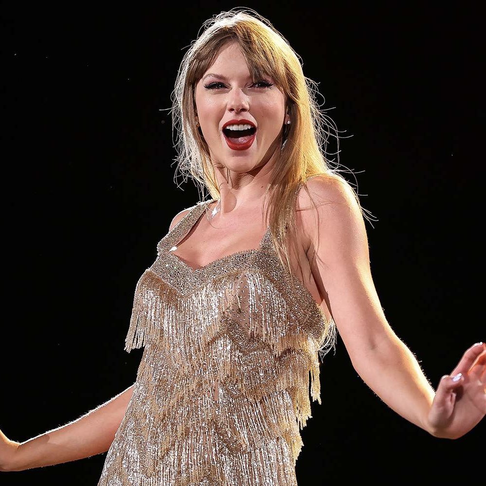 PopCrave's tweet photo. Taylor Swift’s associates are “dismayed” about a controversial New York Times opinion piece that speculates the singer’s sexuality, @CNN reports:

“Because of her massive success, in this moment there is a Taylor-shaped hole in people’s ethics. This article wouldn’t have been allowed to be written about Shawn Mendes or any male artist whose sexuality has been questioned by fans.”