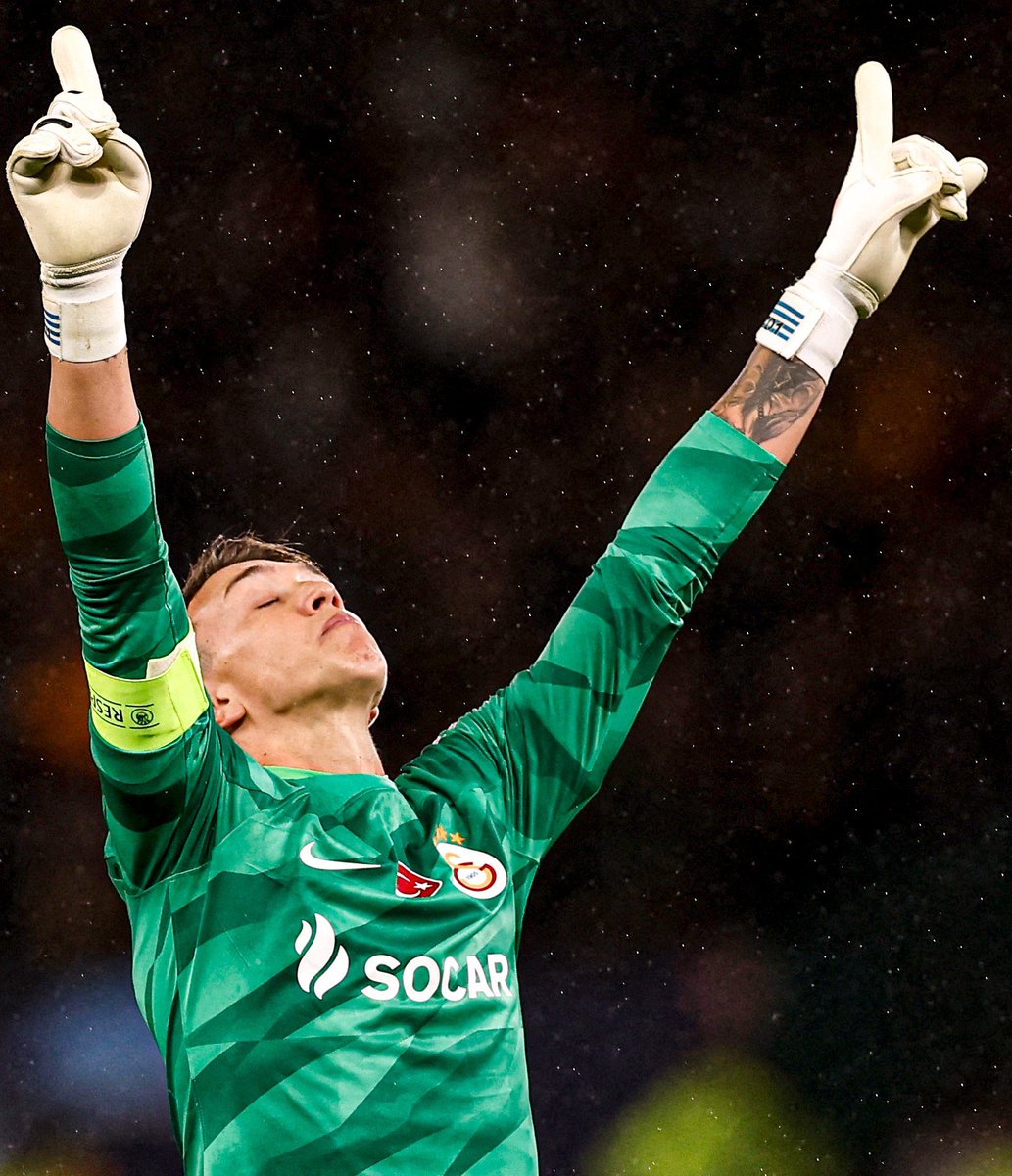 YasinTilaver's tweet photo. Fernando Muslera Konyaspor maçında
Forma giymesi halinde kulüp tarihinin en fazla forma giyen 3 futbolcusu olacak 💛❤️💛❤️💛❤️💛❤️💛❤️ https://t.co/0H24Cz8oi5