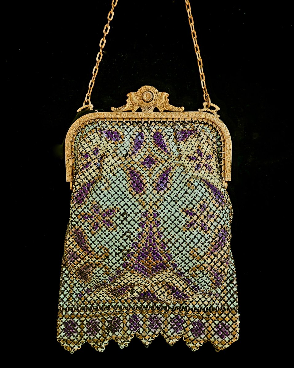 Today on the website, the story of Sahatiel Mandalian and his handbags. vintagepursegallery.blogspot.com/2024/01/specia… #1920s #1930s #vintage #purses #handbags #fashionhistory #handbaghistory