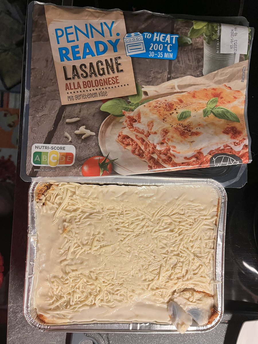 #pennymarkt Schimmel? Blaue Flecken in der Soße. Eben erst gekauft. 😕 #lebensmittelkontrolle