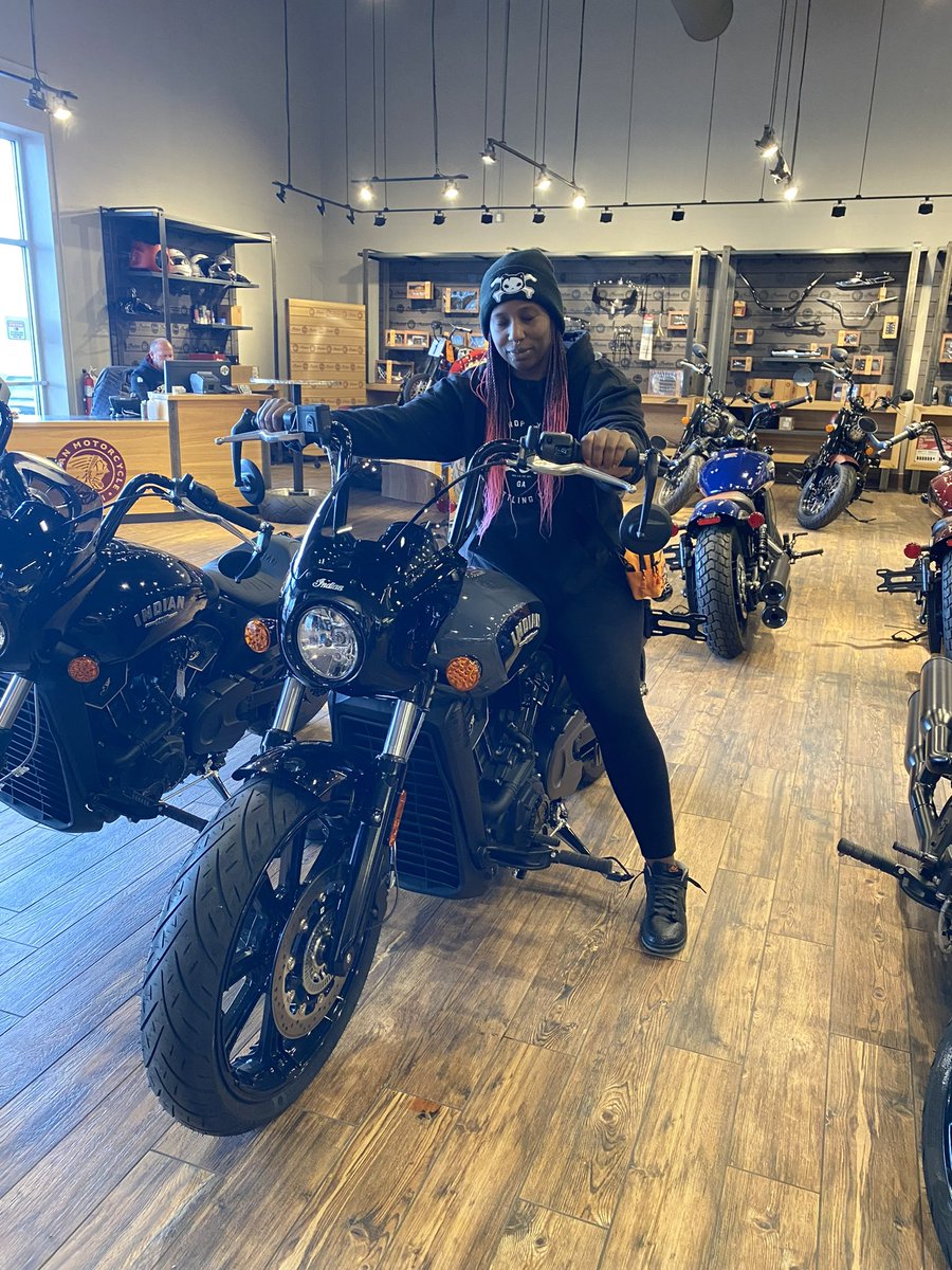 RudeboxRiot's tweet photo. My goal this year is to learn to ride a bike because ya girl looks amazing on a cruiser https://t.co/ZZ6Actge3e