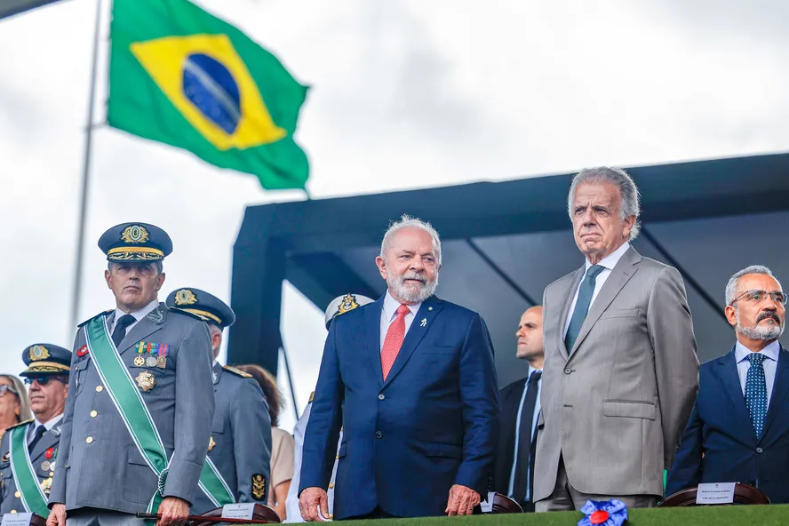 centralpolitcs's tweet photo. ❌ Por "pacificação" pós-8/01, Defesa engaveta projeto que acaba com pensão de filho de militar

O governo Lula engavetou o projeto que prevê a extinção de pensões de filhos de militares, encaminhado à Presidência da República pelo Senado Federal. https://t.co/XdXZdIj7k8