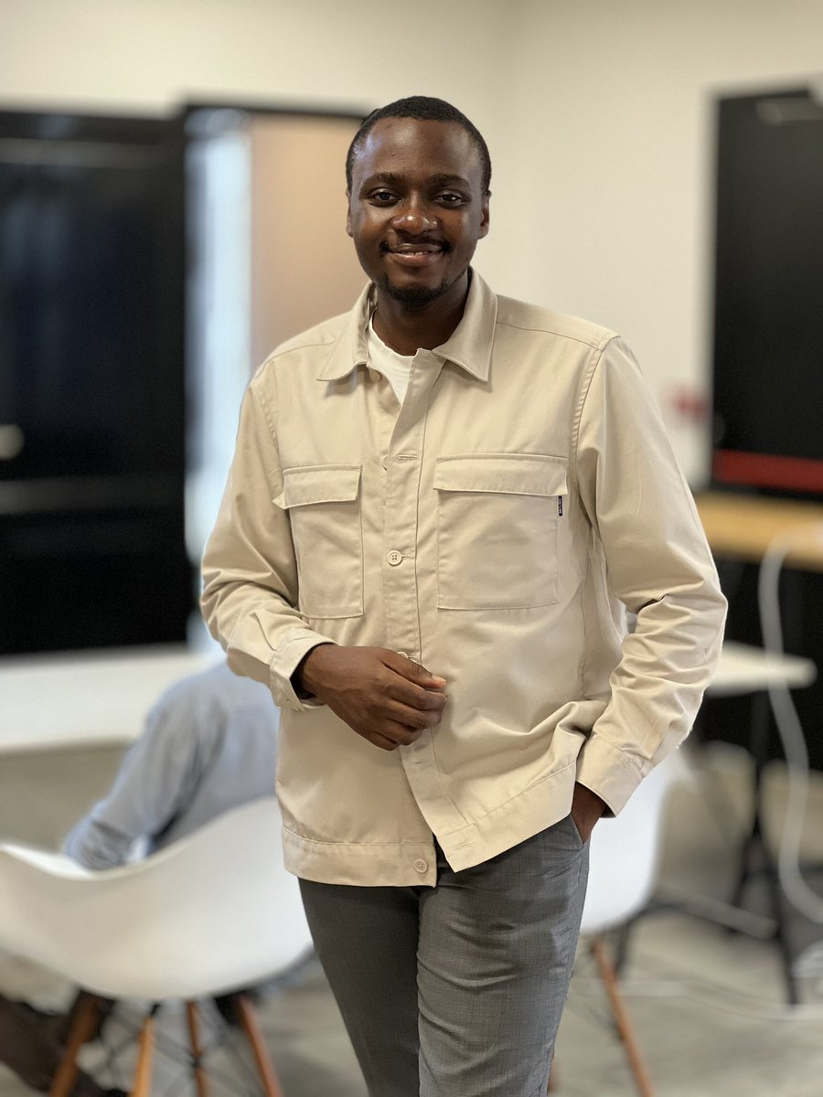 elielmathe's tweet photo. En tant que jeunes Congolais, il est crucial de se former à l’Intelligence Artificielle en 2024. J’ai eu l’honneur de partager mes connaissances et d’offrir une formation aux talentueux membres de la cohorte EclosionHub à l’@ifgoma. #Innovation #TechEducation #RDC https://t.co/BFUbj79oL3