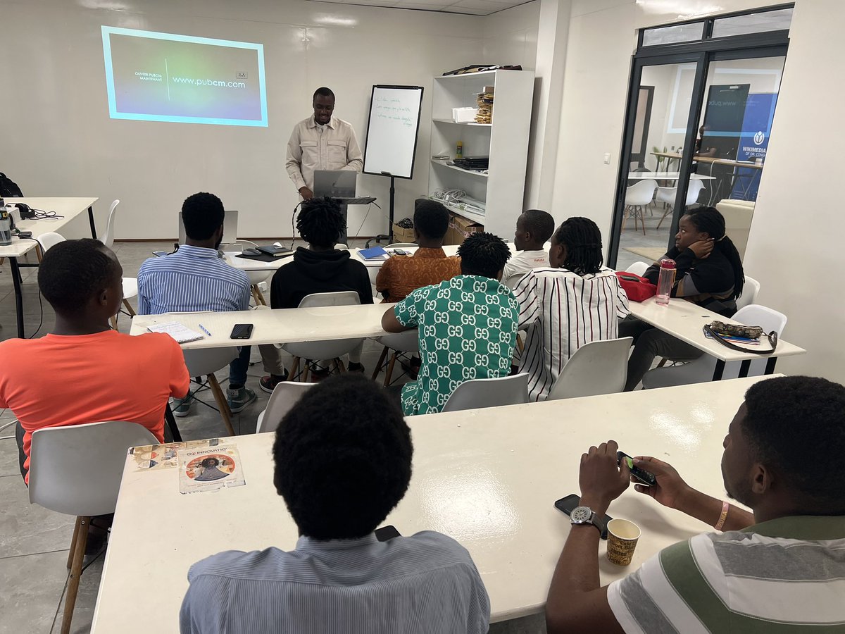 elielmathe's tweet photo. En tant que jeunes Congolais, il est crucial de se former à l’Intelligence Artificielle en 2024. J’ai eu l’honneur de partager mes connaissances et d’offrir une formation aux talentueux membres de la cohorte EclosionHub à l’@ifgoma. #Innovation #TechEducation #RDC https://t.co/BFUbj79oL3