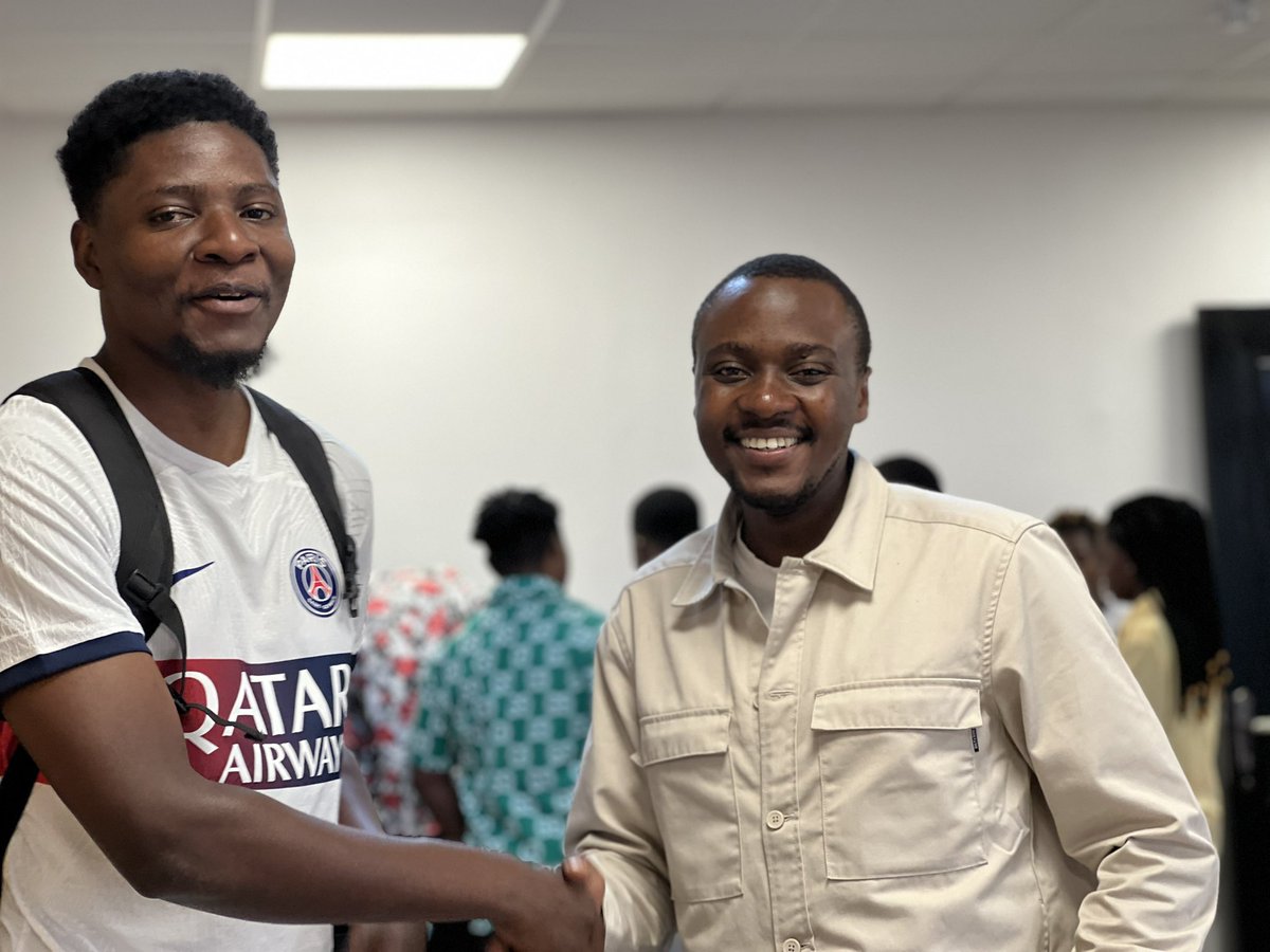 elielmathe's tweet photo. En tant que jeunes Congolais, il est crucial de se former à l’Intelligence Artificielle en 2024. J’ai eu l’honneur de partager mes connaissances et d’offrir une formation aux talentueux membres de la cohorte EclosionHub à l’@ifgoma. #Innovation #TechEducation #RDC https://t.co/BFUbj79oL3