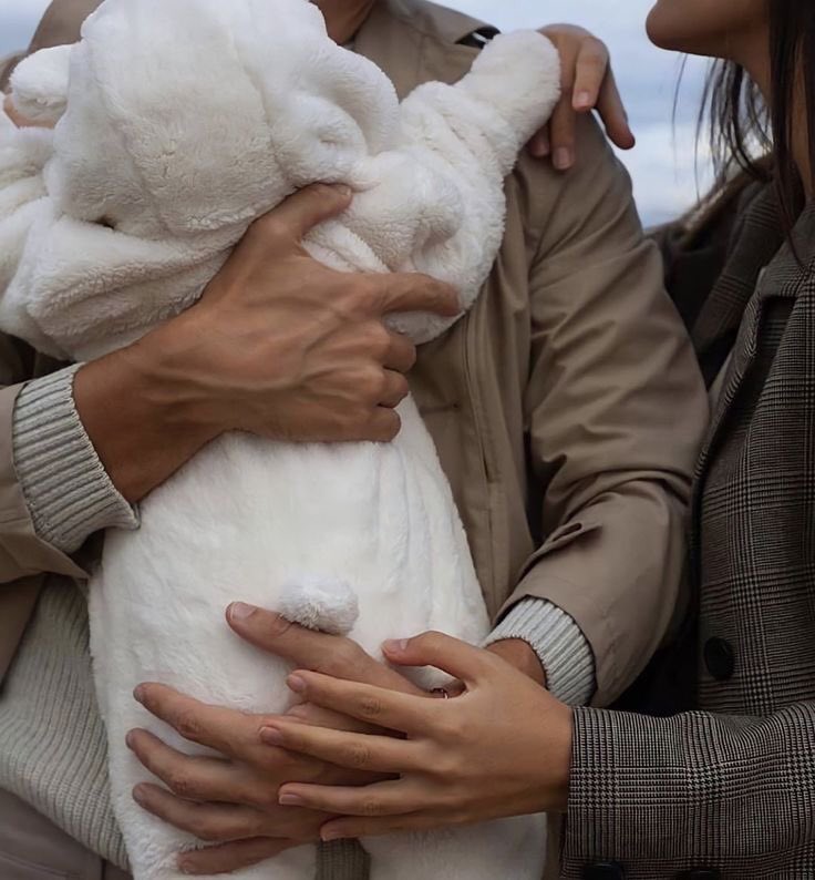 ㅤㅤㅤNew Post.

ㅤㅤㅤㅤﾟ✧ ࿐| @𝗜𝘁𝘀𝗝𝗪𝗶𝗹𝗹𝗶𝗮𝗺𝘀  

❝Un año más en el que soy bendecida al estar a tu lado y esta vez con nuestro pedacito de cielo. Feliz año nuevo les desea parte de la familia Strauss

P.S: Felices 1000 días juntos, amor mío🥰❞

♡ ㅤ ○ ㅤ ≡