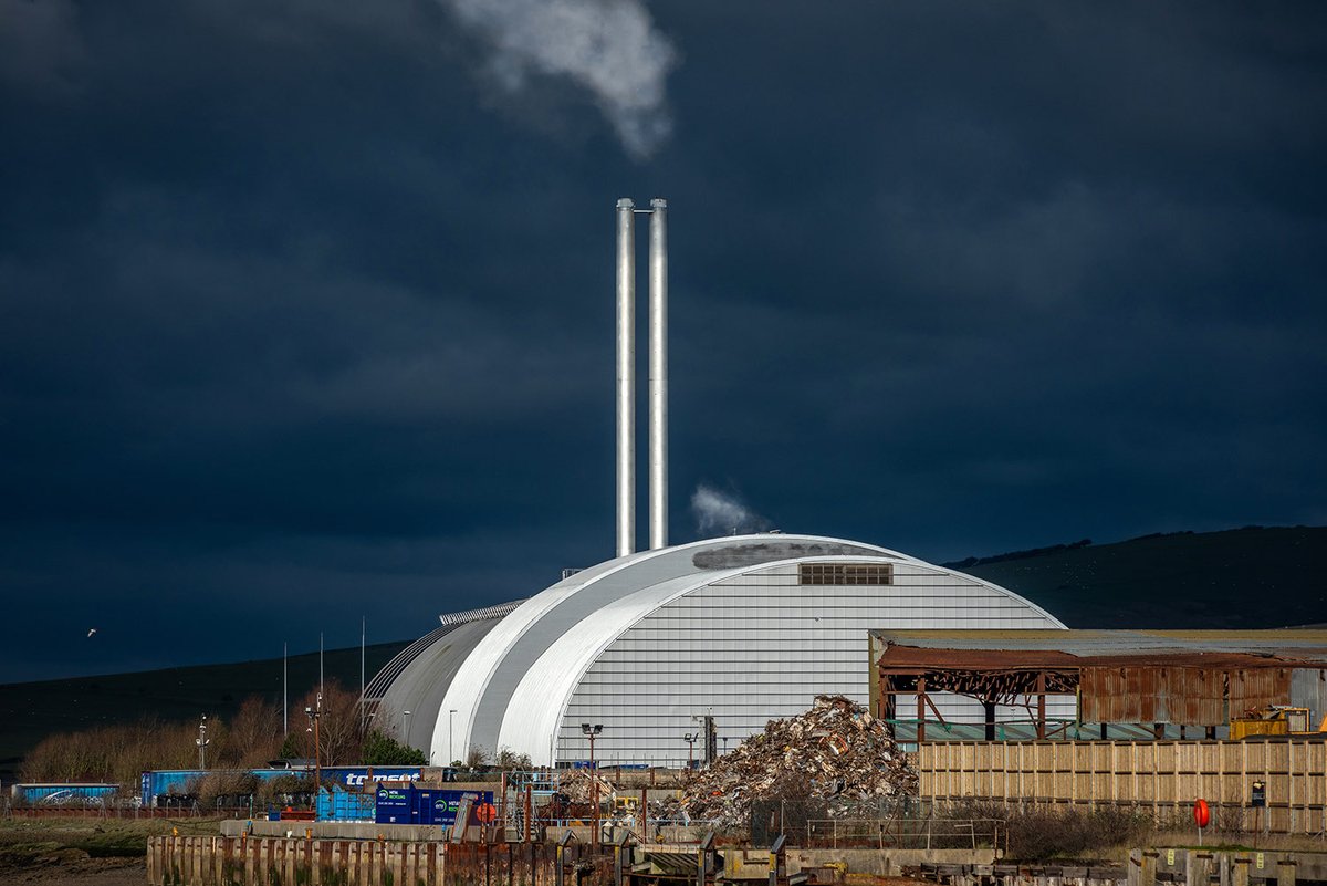 andrewhasson's tweet image. Newhaven #incinerator #energyrecoveryfacility #nikon #nimby #sussexlife #sunshine #stormclouds #itsallaboutthelight #itsgottogosomewhere #eastsussex #coastallife