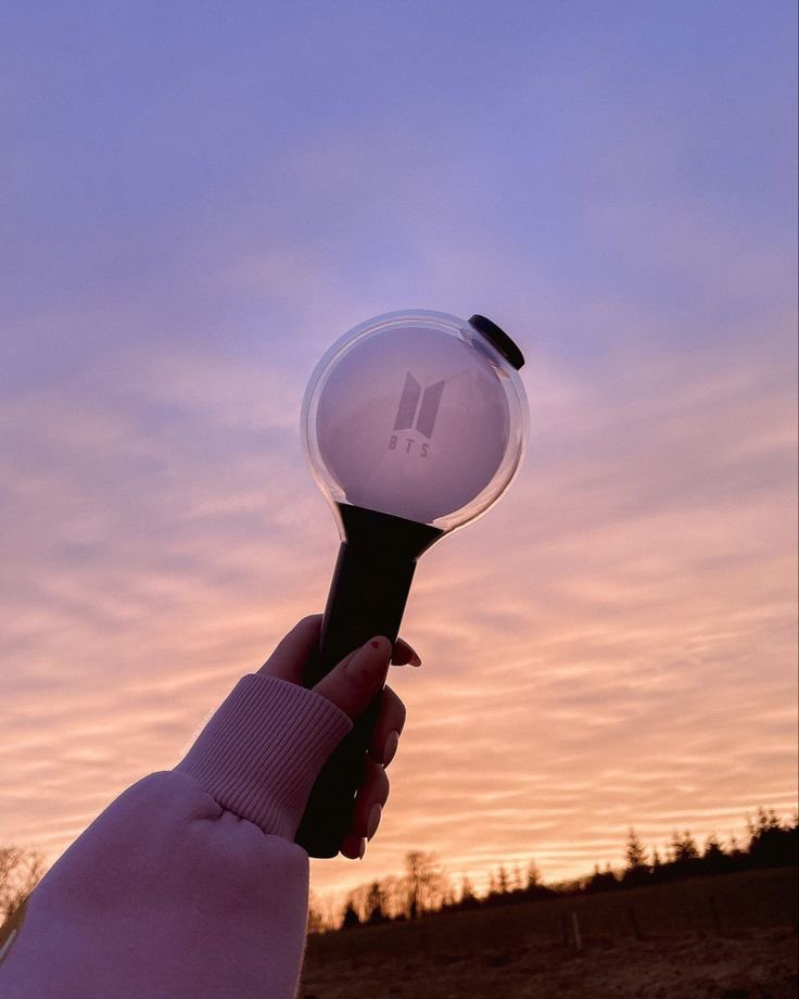 kiminjoonss's tweet photo. Por que A.R.M.Y cambio y es lo que es ahora?. (conformista) 🥀

Este problema ya se viene llevando desde el 2020, cuando el fandom se hizo más grande también cuando rompieron el récord del video más visto en YouTube en sus 24 horas. https://t.co/Ts7LKbEIT8