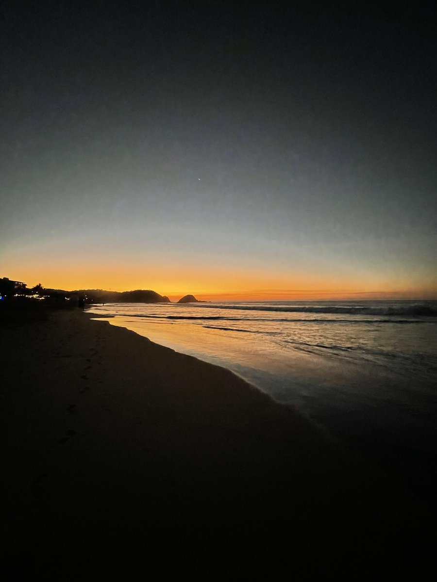 rubbbb's tweet photo. El amanecer de ayer en Zipolite. https://t.co/KPA8Tgw81A