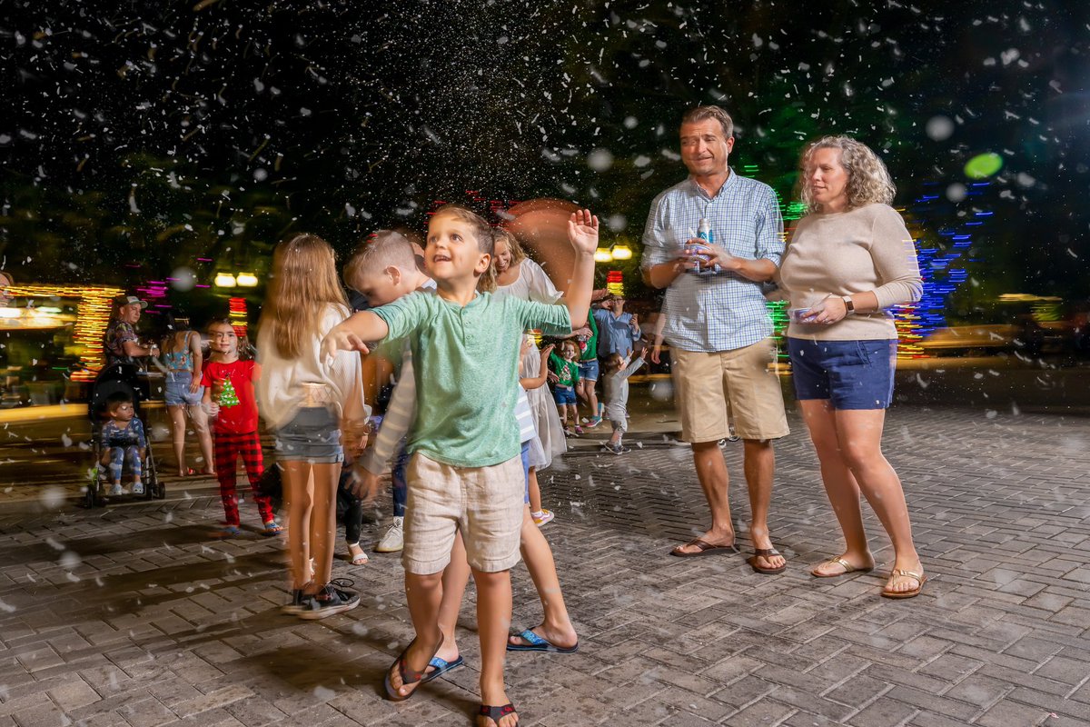There are only TWO NIGHTS left of Zoo Lights (Jan. 6-7)!!

Close out the holiday season with friends and family as you stroll the Zoo under a whole new light.

Purchase your tickets to the holiday event that saves animals in the wild - palmbeachzoo.org/zoolights