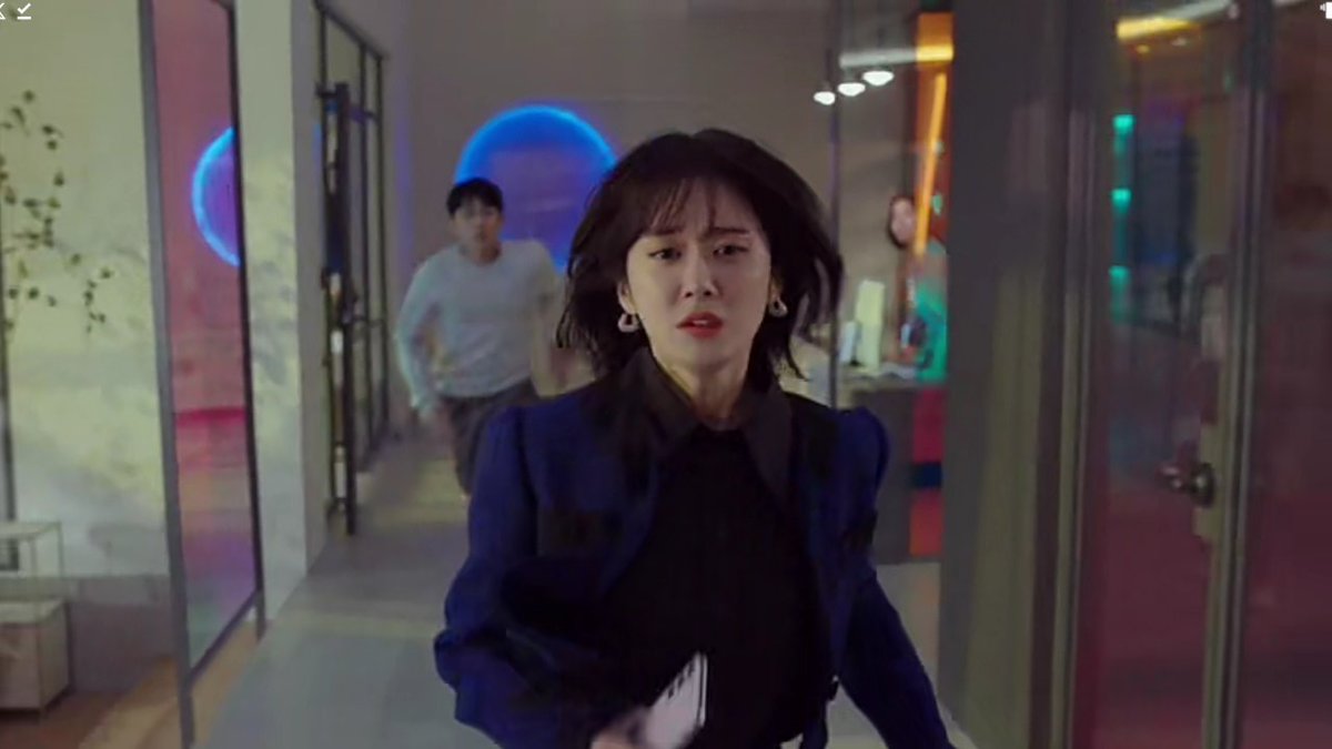 she was watching her husband & child from work & suddenly he appeared at work... how could be at two places at the same time?? this drama's plot keeps getting creepy by episode.

#MyHappyEndingEp3 #JangNara