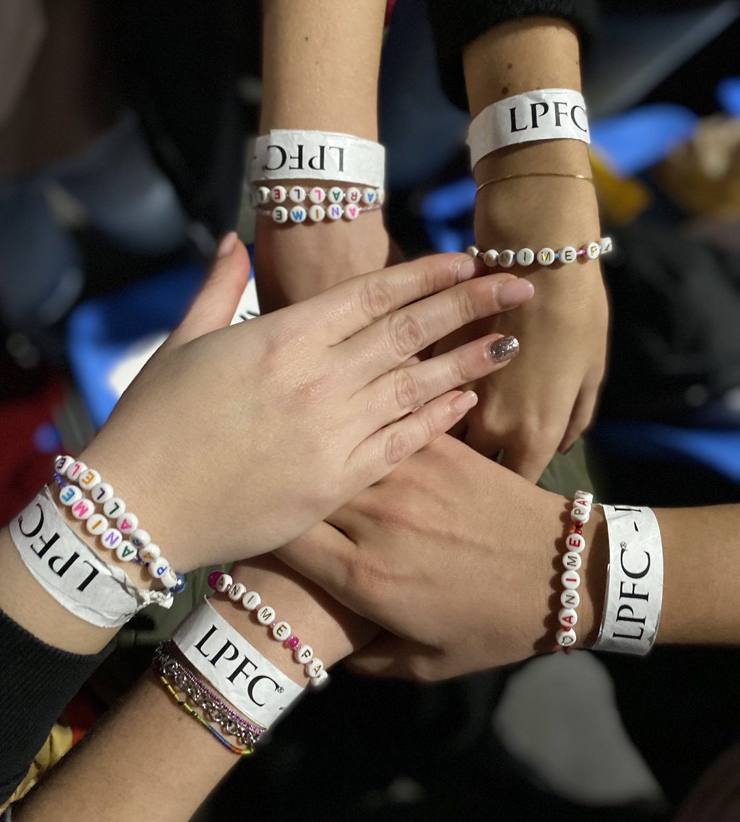 Alice_Sak's tweet photo. Pronte, con tutto l’amore di sempre 🔥❤️ @LauraPausini #laurapausini #animeparalleletour https://t.co/jBx37vZeG0