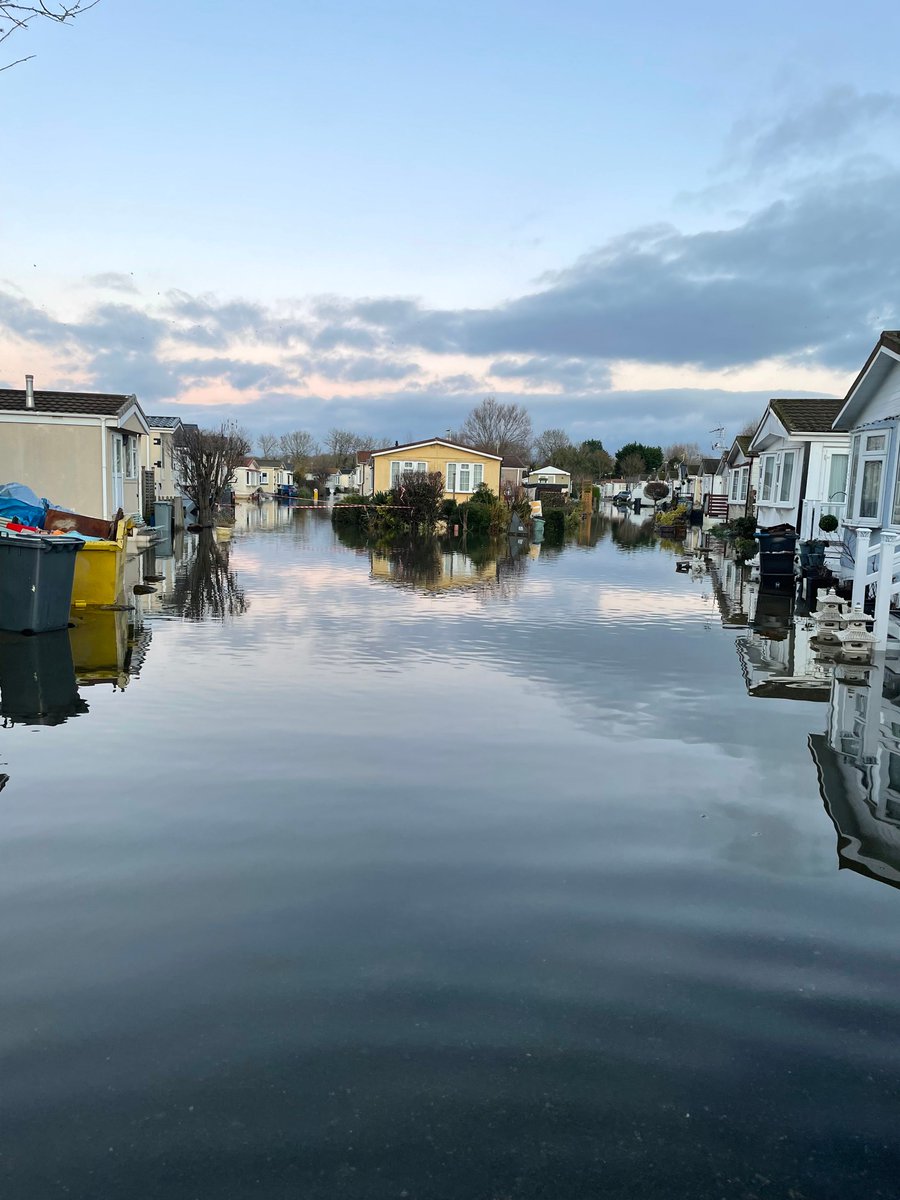 At Bablock Hythe this afternoon. 64 homes, residents' average age north of 60, in many cases, well north. The houses are jacked up but some are now standing in 1.5-2 ft of water. I barely made it there as the roads re flooded and only made it back out again minus