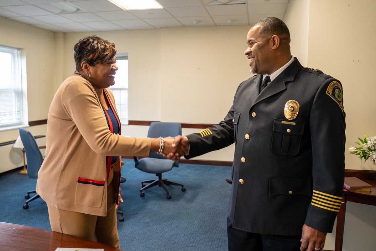 Lawrence Police Dept tweet media