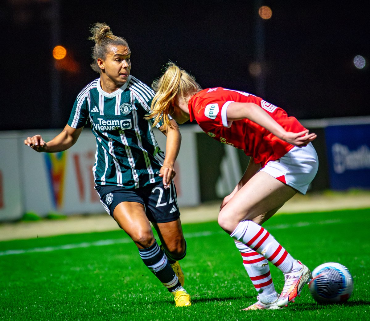 Had the best time at the <a href="/ManUtdWomen/">Manchester United Women</a> vs <a href="/PSV/">PSV</a> match last night, took far too many photos but how could you not?! 
<a href="/ellatoone99/">Ella Toone</a> <a href="/MayaLeTissier/">Maya Le Tissier</a> <a href="/ManUtdWomen/">Manchester United Women</a> <a href="/maltafa/">altaf ahmed</a> 

#MaryEarps #womensfootball #nikitaparris <a href="/ImpetusFootball/">Impetus</a> <a href="/AngelaSmith_/">Angela  Smith.</a> <a href="/raymcall/">Ray Calleja</a>