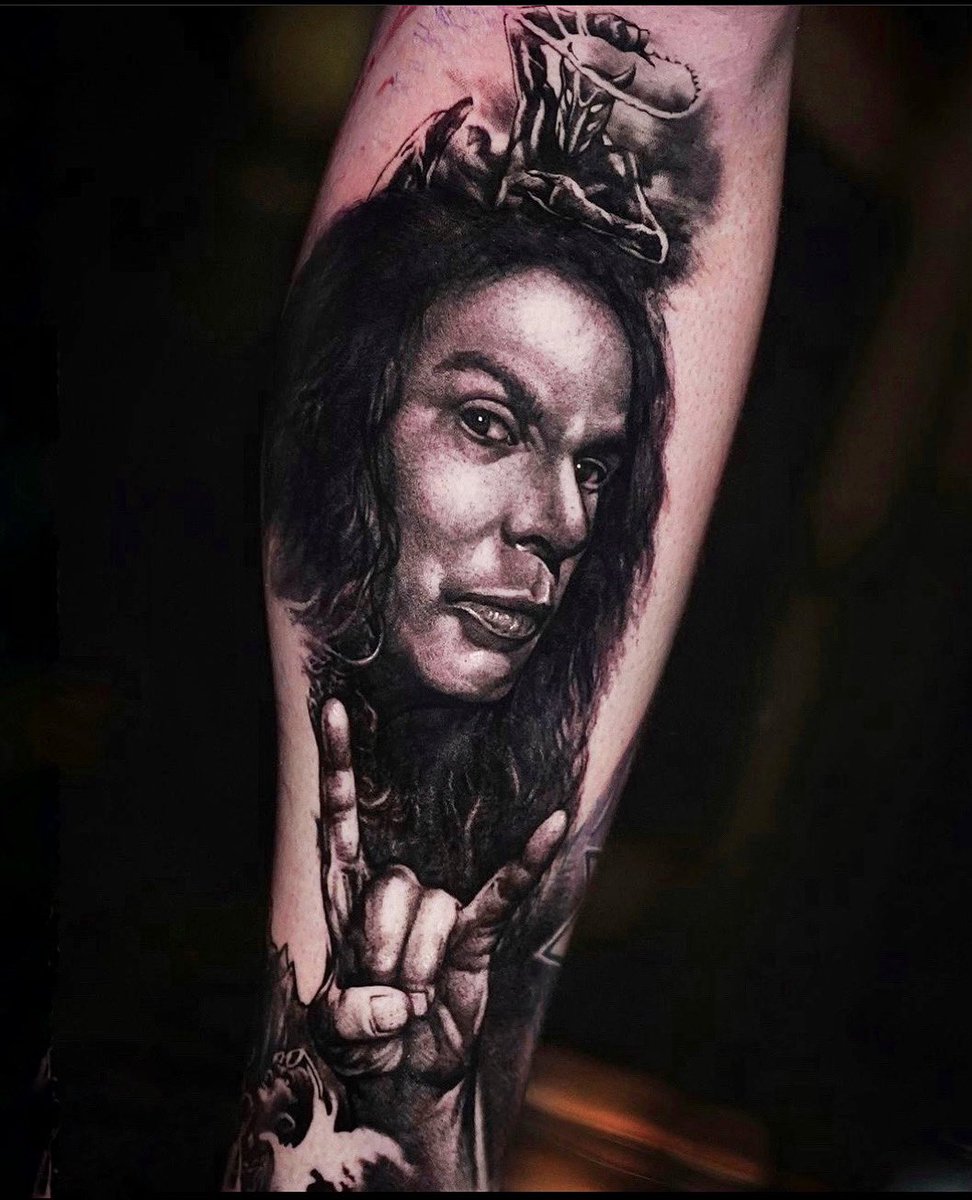 A beautiful tribute to Ronnie, done by tattoo artist Mr Ling in Singapore.