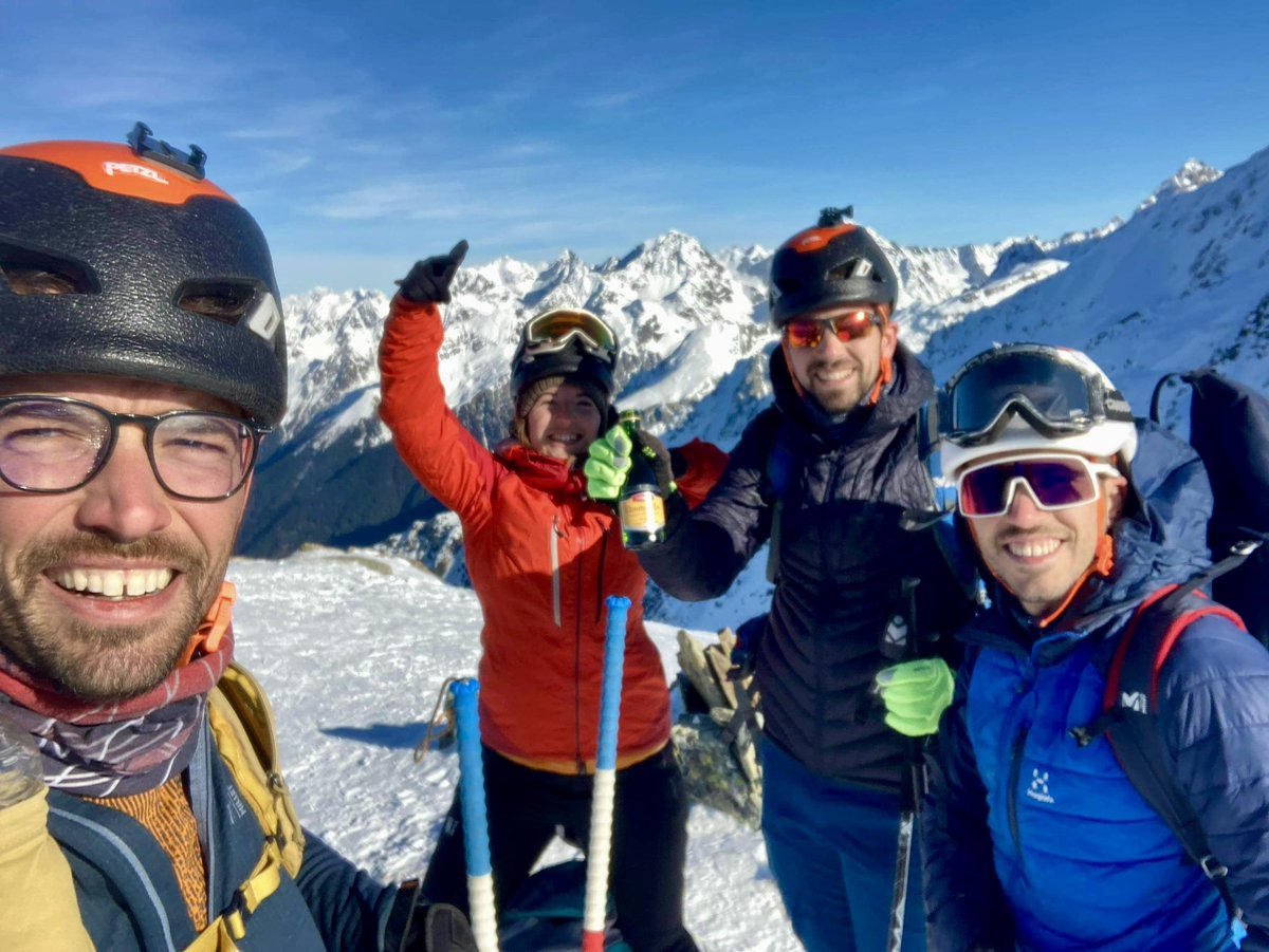 Ski de rando en famille avec une Clairette de Die au sommet