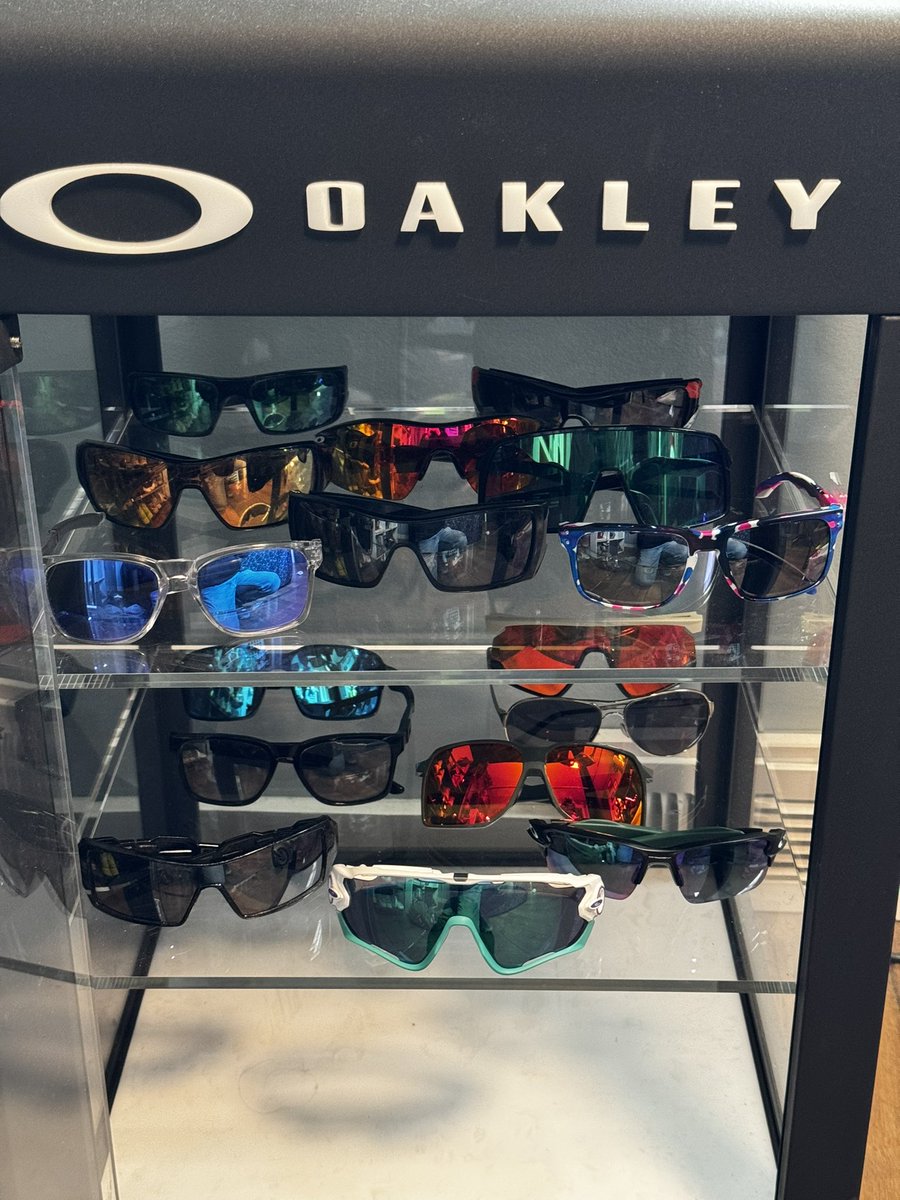 denko10's tweet photo. How many oakleys are to many oakleys ? @oakley https://t.co/Od5uqAtHU7